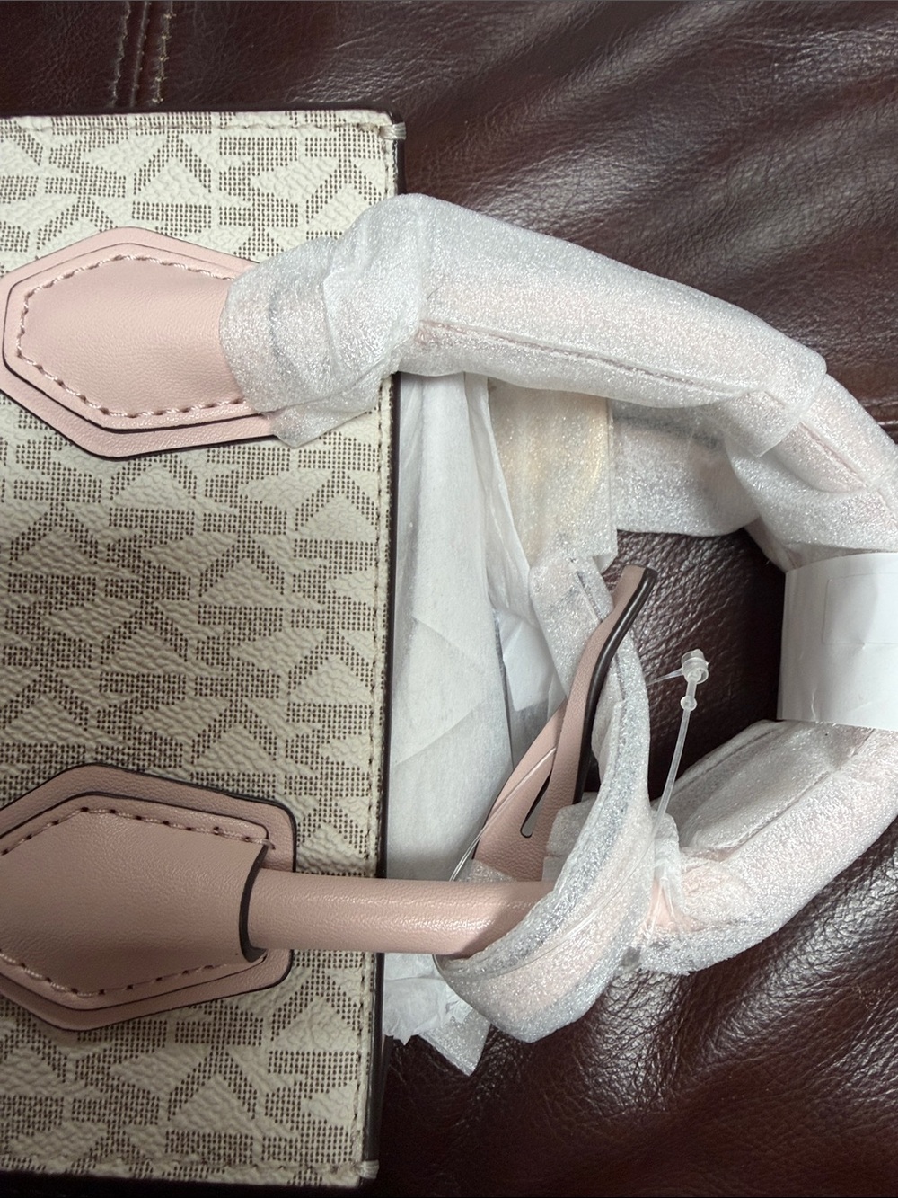 MICHAEL KORS Mercer Extra-Small Logo and Leather Crossbody Bag - Picture 8 of 11